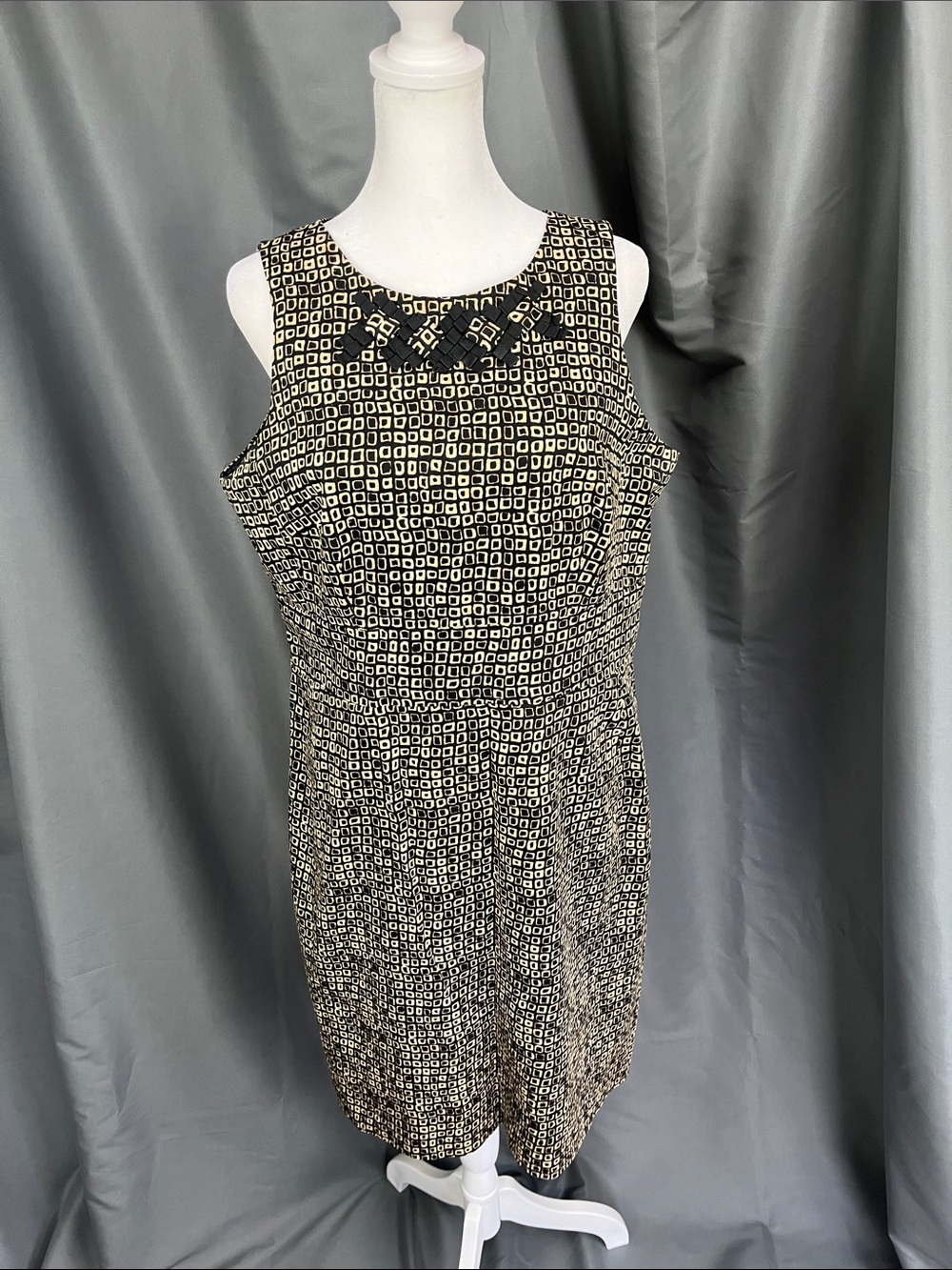Jones New York Black and Cream Geometric Sheath Dress